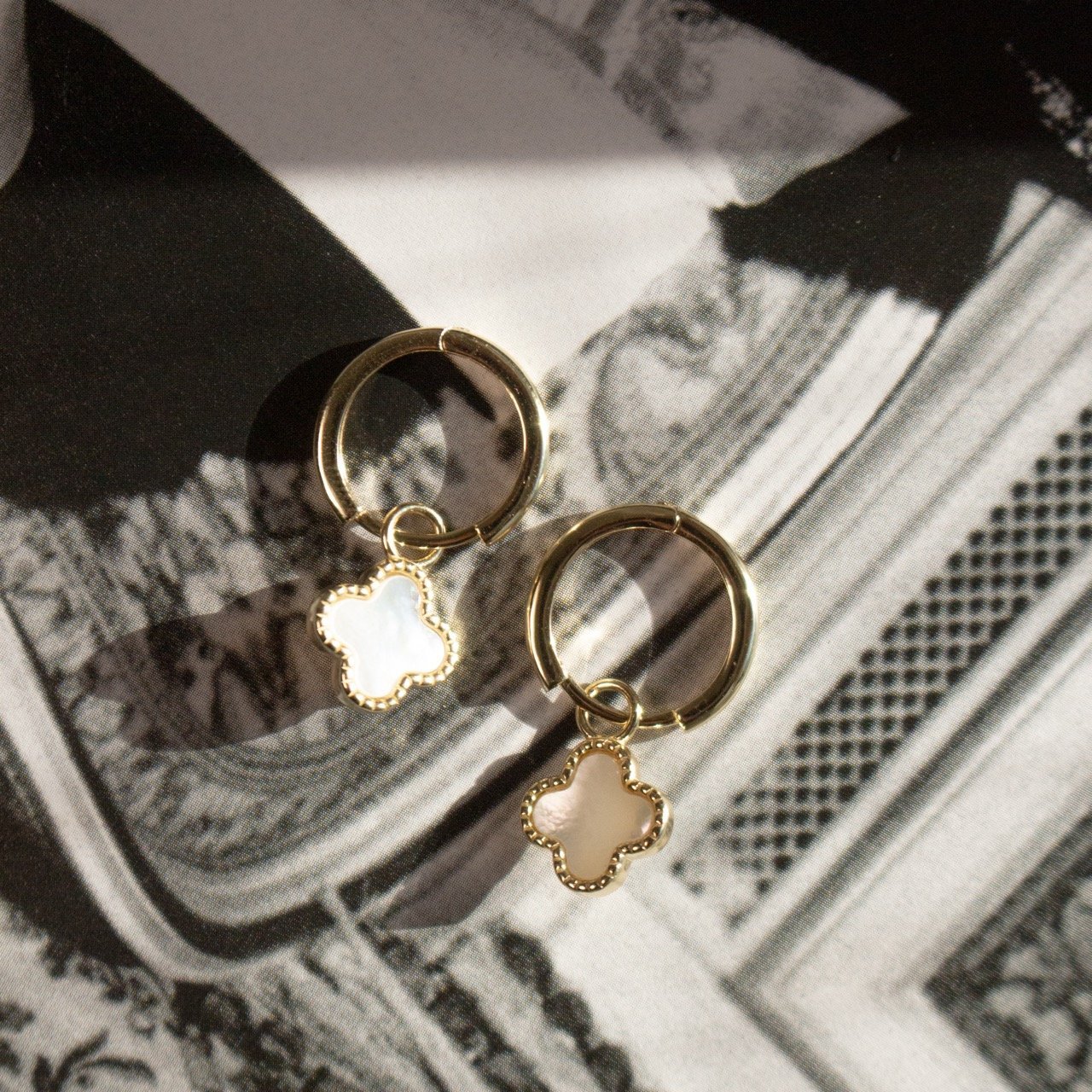 Boucles d’oreilles huggies trèfle